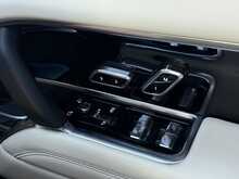 Land Rover Range Rover 3.0 D300 MHEV SE SUV 5dr Diesel Auto 4WD Euro 6 (s/s) (300 ps) - U1877