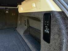 Land Rover Range Rover 3.0 D300 MHEV SE SUV 5dr Diesel Auto 4WD Euro 6 (s/s) (300 ps) - U1877