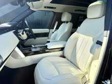 Land Rover Range Rover 3.0 D300 MHEV SE SUV 5dr Diesel Auto 4WD Euro 6 (s/s) (300 ps) - U1877