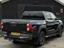 Toyota Hilux 2.8 D-4D Invincible X Pickup Double Cab 4dr Diesel Auto 4WD Euro 6 (s/s) (204 ps) - U1886