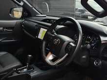 Toyota Hilux 2.8 D-4D Invincible X Pickup Double Cab 4dr Diesel Auto 4WD Euro 6 (s/s) (204 ps) - U1886