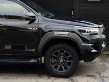 Toyota Hilux 2.8 D-4D Invincible X Pickup Double Cab 4dr Diesel Auto 4WD Euro 6 (s/s) (204 ps) - U1886
