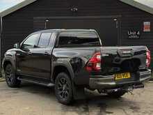Toyota Hilux 2.8 D-4D Invincible X Pickup Double Cab 4dr Diesel Auto 4WD Euro 6 (s/s) (204 ps) - U1886