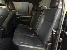 Toyota Hilux 2.8 D-4D Invincible X Pickup Double Cab 4dr Diesel Auto 4WD Euro 6 (s/s) (204 ps) - U1886