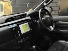 Toyota Hilux 2.8 D-4D Invincible X Pickup Double Cab 4dr Diesel Auto 4WD Euro 6 (s/s) (204 ps) - U1886