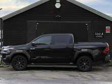 Toyota Hilux 2.8 D-4D Invincible X Pickup Double Cab 4dr Diesel Auto 4WD Euro 6 (s/s) (204 ps) - U1886
