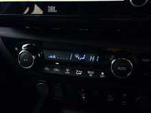 Toyota Hilux 2.8 D-4D Invincible X Pickup Double Cab 4dr Diesel Auto 4WD Euro 6 (s/s) (204 ps) - U1886