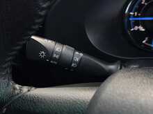 Toyota Hilux 2.8 D-4D Invincible X Pickup Double Cab 4dr Diesel Auto 4WD Euro 6 (s/s) (204 ps) - U1886