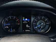 Toyota Hilux 2.8 D-4D Invincible X Pickup Double Cab 4dr Diesel Auto 4WD Euro 6 (s/s) (204 ps) - U1886