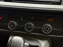 Volkswagen Transporter 2.0 TDI T30 Highline Panel Van 5dr Diesel DSG FWD LWB Euro 6 (s/s) (150 ps) - U1953