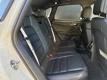 Porsche Macan 2.0T T SUV 5dr Petrol PDK 4WD Euro 6 (s/s) (265 ps) - U1963