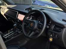 Porsche Macan 2.0T T SUV 5dr Petrol PDK 4WD Euro 6 (s/s) (265 ps) - U1963