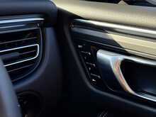 Porsche Macan 2.0T T SUV 5dr Petrol PDK 4WD Euro 6 (s/s) (265 ps) - U1963