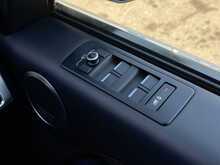 Land Rover Discovery 3.0 SD V6 HSE Luxury SUV 5dr Diesel Auto 4WD Euro 6 (s/s) (306 ps) - U1978
