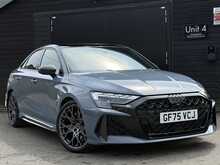 Audi RS3 2.5 TFSI Carbon Vorsprung Saloon 4dr Petrol S Tronic quattro Euro 6 (s/s) (400 ps) - U1982