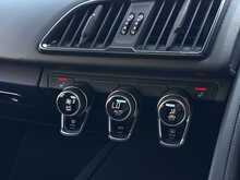 Audi R8 5.2 FSI V10 Coupe 2dr Petrol S Tronic quattro Euro 6 (s/s) (540 ps) - U1992