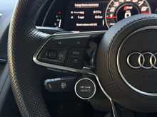 Audi R8 5.2 FSI V10 Coupe 2dr Petrol S Tronic quattro Euro 6 (s/s) (540 ps) - U1992
