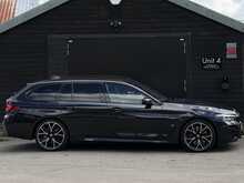 BMW 5 Series 3.0 530d MHT M Sport Touring 5dr Diesel Hybrid Steptronic xDrive Euro 6 (s/s) (286 ps) - U2002