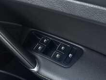 Volkswagen Golf 2.0 TSI R Hatchback 5dr Petrol DSG 4Motion Euro 6 (s/s) (300 ps) - U2006
