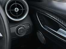 Alfa Romeo Giulia 2.9 V6 Bi-Turbo Quadrifoglio Saloon 4dr Petrol GPF Auto Euro 6 (s/s) (510 ps) - U2037