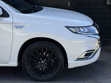 Mitsubishi Outlander 2.4h TwinMotor 13.8kWh Exceed SUV 5dr Petrol Plug-in Hybrid CVT 4WD Euro 6 (s/s) (224 ps) - U2058