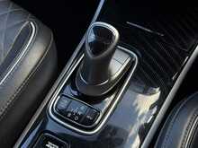 Mitsubishi Outlander 2.4h TwinMotor 13.8kWh Exceed SUV 5dr Petrol Plug-in Hybrid CVT 4WD Euro 6 (s/s) (224 ps) - U2058