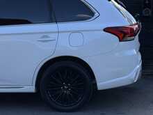 Mitsubishi Outlander 2.4h TwinMotor 13.8kWh Exceed SUV 5dr Petrol Plug-in Hybrid CVT 4WD Euro 6 (s/s) (224 ps) - U2058