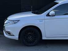 Mitsubishi Outlander 2.4h TwinMotor 13.8kWh Exceed SUV 5dr Petrol Plug-in Hybrid CVT 4WD Euro 6 (s/s) (224 ps) - U2058