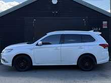 Mitsubishi Outlander 2.4h TwinMotor 13.8kWh Exceed SUV 5dr Petrol Plug-in Hybrid CVT 4WD Euro 6 (s/s) (224 ps) - U2058
