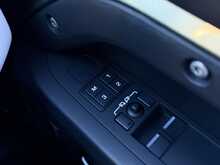 Land Rover Defender 90 3.0 D350 MHEV X-Dynamic HSE SUV 3dr Diesel Auto 4WD Euro 6 (s/s) (350 ps) - U2072