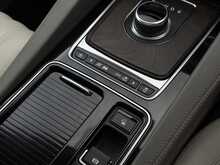 Jaguar F-PACE 2.0 P250i Portfolio SUV 5dr Petrol Auto AWD Euro 6 (s/s) (250 ps) - U2074
