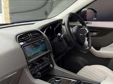 Jaguar F-PACE 2.0 P250i Portfolio SUV 5dr Petrol Auto AWD Euro 6 (s/s) (250 ps) - U2074