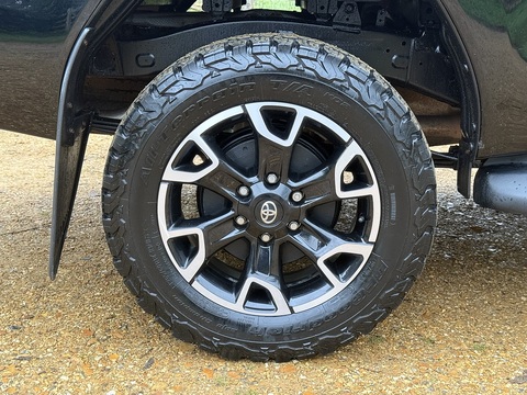 2.4 D-4D Invincible X Pickup Double Cab 4dr Diesel Manual 4WD Euro 6 (s/s) (TSS, 3.5t) (150 ps)