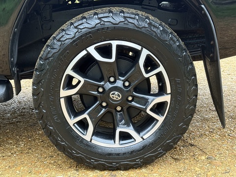 2.4 D-4D Invincible X Pickup Double Cab 4dr Diesel Manual 4WD Euro 6 (s/s) (TSS, 3.5t) (150 ps)