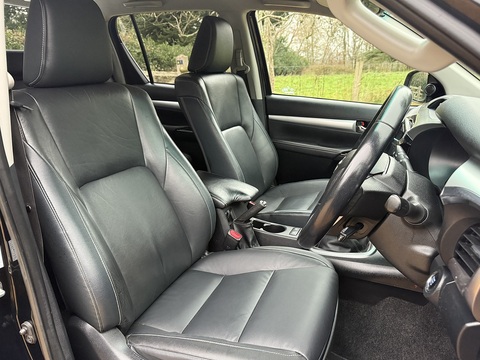 2.4 D-4D Invincible X Pickup Double Cab 4dr Diesel Manual 4WD Euro 6 (s/s) (TSS, 3.5t) (150 ps)