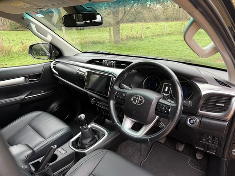 2.4 D-4D Invincible X Pickup Double Cab 4dr Diesel Manual 4WD Euro 6 (s/s) (TSS, 3.5t) (150 ps)