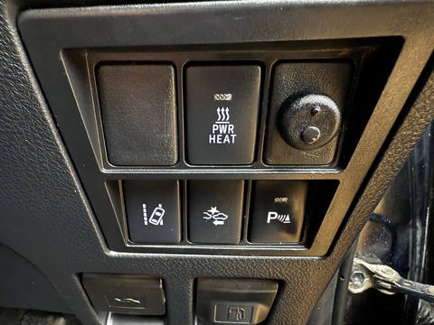 2.4 D-4D Invincible X Pickup Double Cab 4dr Diesel Manual 4WD Euro 6 (s/s) (TSS, 3.5t) (150 ps)