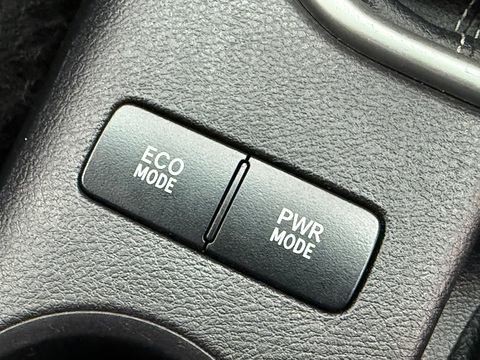 2.4 D-4D Invincible X Pickup Double Cab 4dr Diesel Manual 4WD Euro 6 (s/s) (TSS, 3.5t) (150 ps)