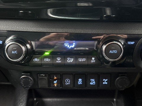 2.4 D-4D Invincible X Pickup Double Cab 4dr Diesel Manual 4WD Euro 6 (s/s) (TSS, 3.5t) (150 ps)