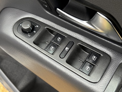 2.0 BiTDI BlueMotion Tech Highline Pickup Double Cab 4dr Diesel Auto 4Motion Euro 5 (s/s) (180 ps)