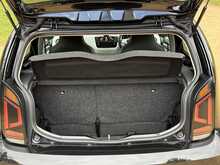 Volkswagen up! up! beats