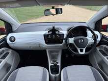 Volkswagen up! up! beats