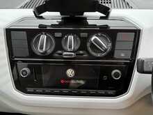 Volkswagen up! up! beats