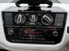 Volkswagen up! up! beats