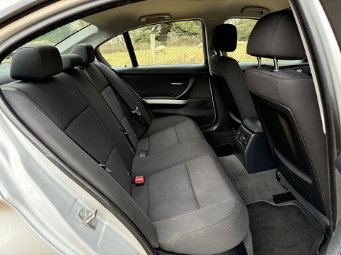 2.0 320d SE Saloon 4dr Diesel Steptronic Euro 5 (177 ps)