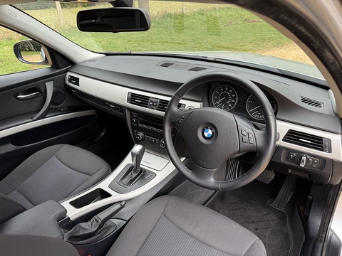 2.0 320d SE Saloon 4dr Diesel Steptronic Euro 5 (177 ps)