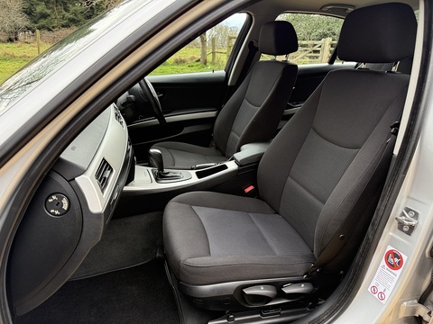 2.0 320d SE Saloon 4dr Diesel Steptronic Euro 5 (177 ps)