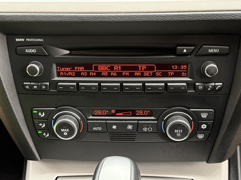 2.0 320d SE Saloon 4dr Diesel Steptronic Euro 5 (177 ps)