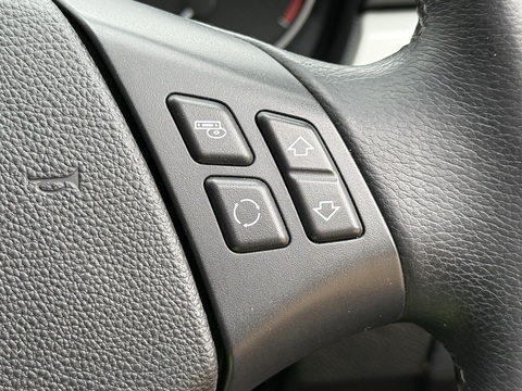 2.0 320d SE Saloon 4dr Diesel Steptronic Euro 5 (177 ps)