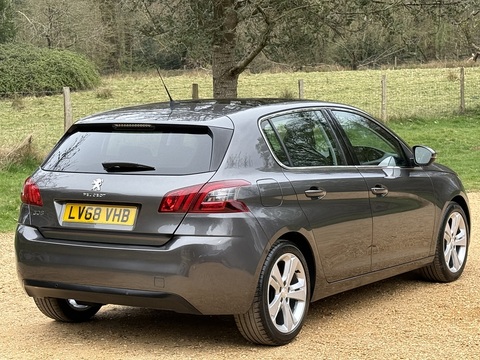 1.2 PureTech GPF Allure Hatchback 5dr Petrol Manual Euro 6 (s/s) (130 ps)